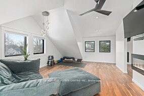 6 Dundas Street W, Wellington, ON