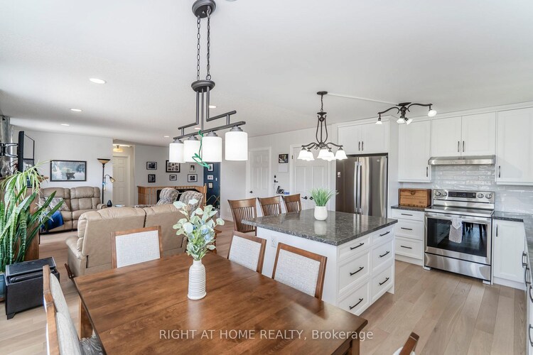 16 O'neill Circle, Springwater, ON, Phelpston