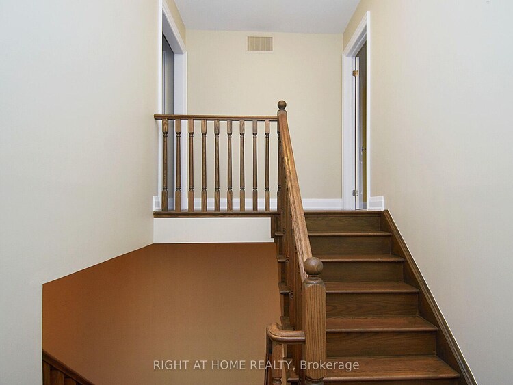 2344 Dobbinton Street, Oshawa, ON, Windfields