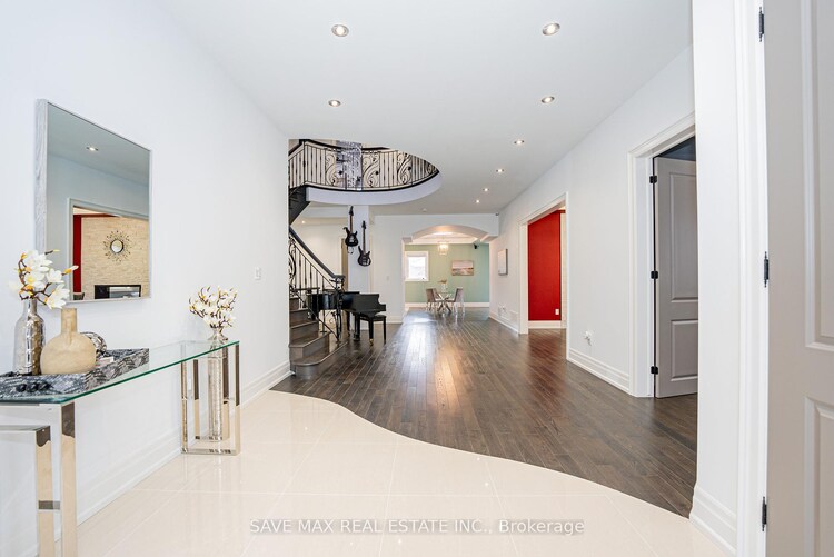 23 Hillcrest Avenue, Brampton, ON, Queen Street Corridor