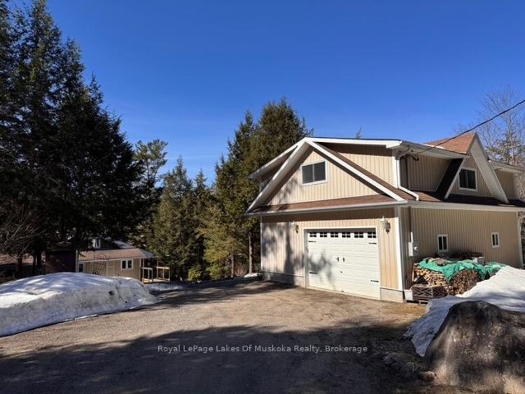 1019 Lakeshore Drive N, Bracebridge, ON, Oakley