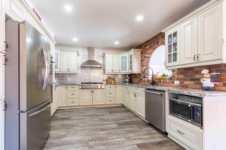 20 Hope Crescent, Belleville, ON, Belleville Ward