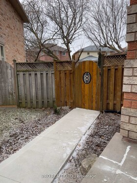 5522 Fleur-De-Lis Court, Peel, ON , MLS #W12091642 , Image - 1