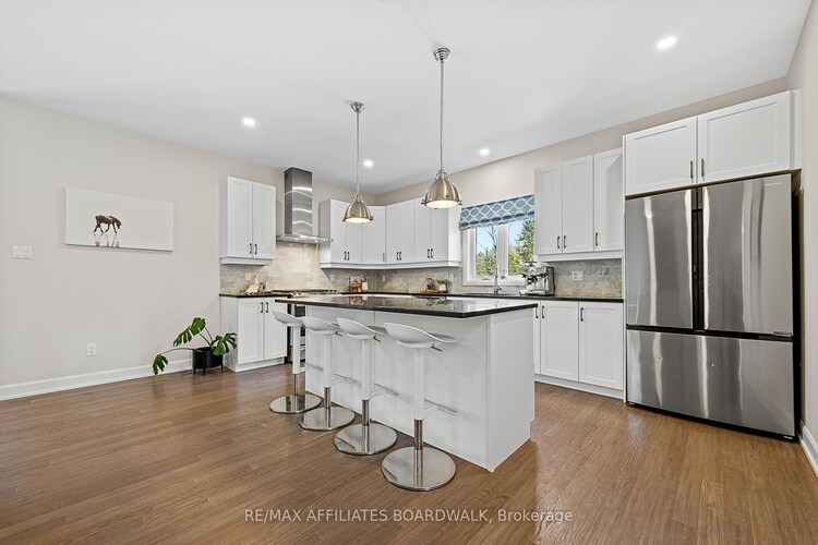 400 Cinnamon Crescent, Carp - Dunrobin - Huntley - Fitzroy and Area, ON, 9403 - Fitzroy Ward (South West)