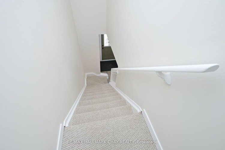 2 Caribou Court, Barrie, ON, Holly
