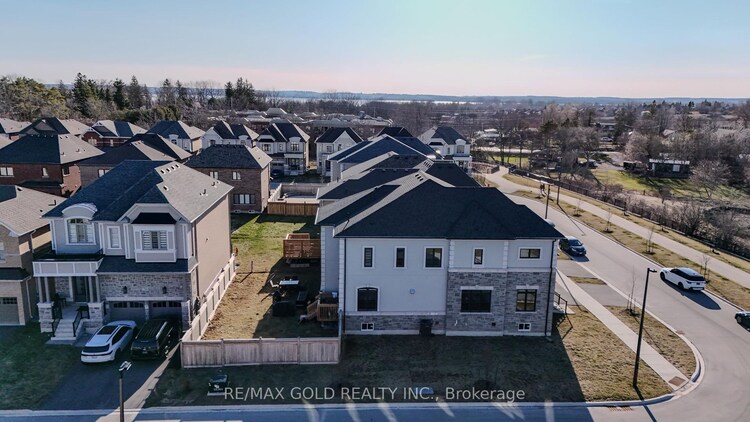 325 Danny Wheeler Boulevard, Georgina, ON, Keswick North