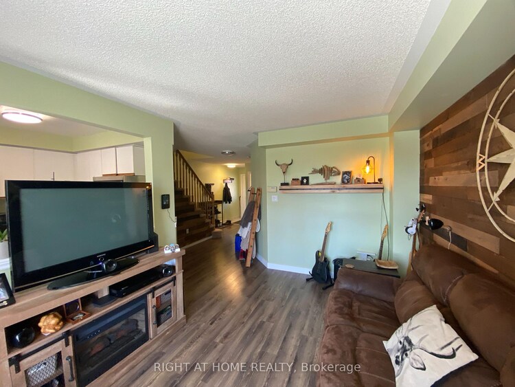 41 Brucker Road, Barrie, ON, Holly