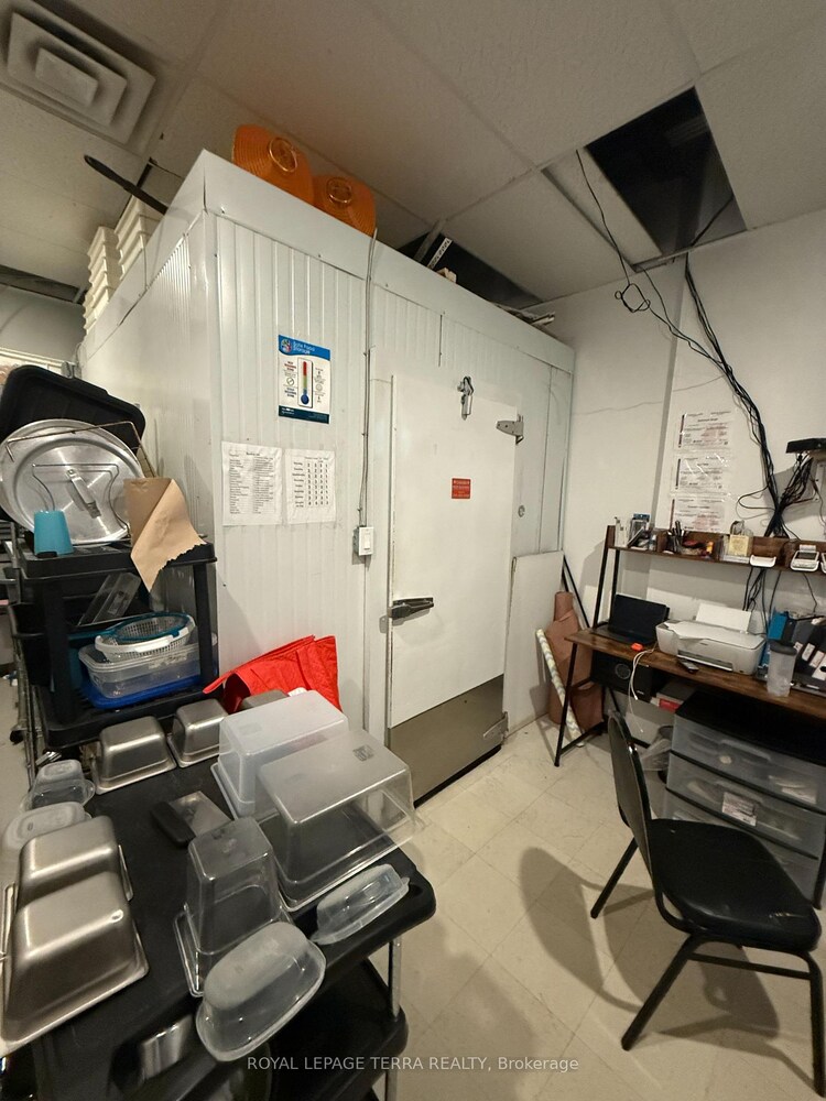 6080 Mcleod Road, Niagara Falls, ON, 220 - Oldfield