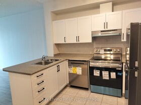 33 Elm Drive W, Peel, ON , MLS #W12093382 , Image - 1