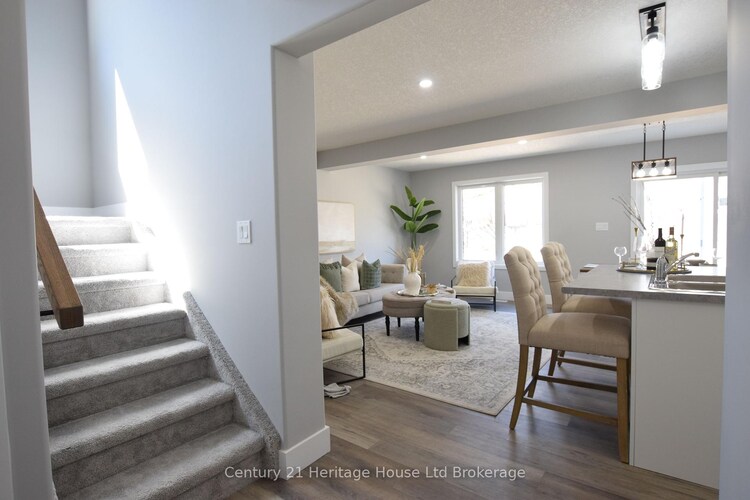 303 Simcoe Street, Woodstock, ON, Woodstock - South