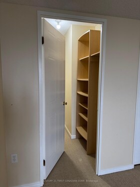 30 Chapman Court, Middlesex, ON , MLS #X12095570 , Image - 1