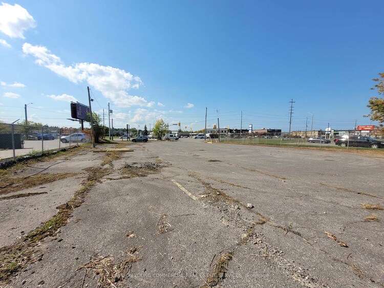 1989 Merivale Road, Country Place - Pineglen - Crestview and Area, ON, 7401 - Rideau Heights/Industrial Park