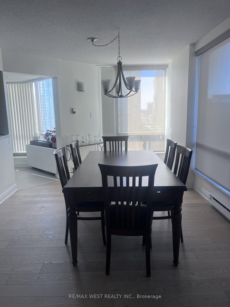 25 Fairview Road W, Mississauga, ON, Fairview