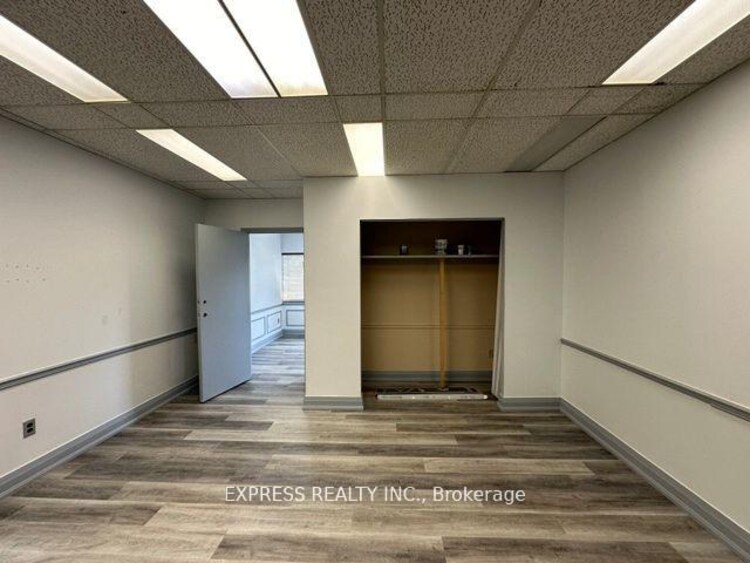 121 Willowdale Avenue, Toronto, ON, Willowdale East