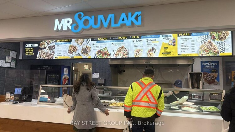 700 University Avenue, Toronto, ON, Kensington-Chinatown