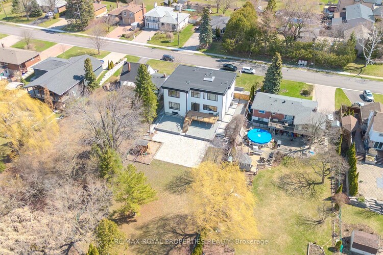 28 Scott Street, Whitby, ON, Blue Grass Meadows