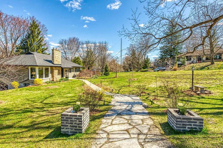 31 Tally Ho Drive, Hamilton, ON, Dundas