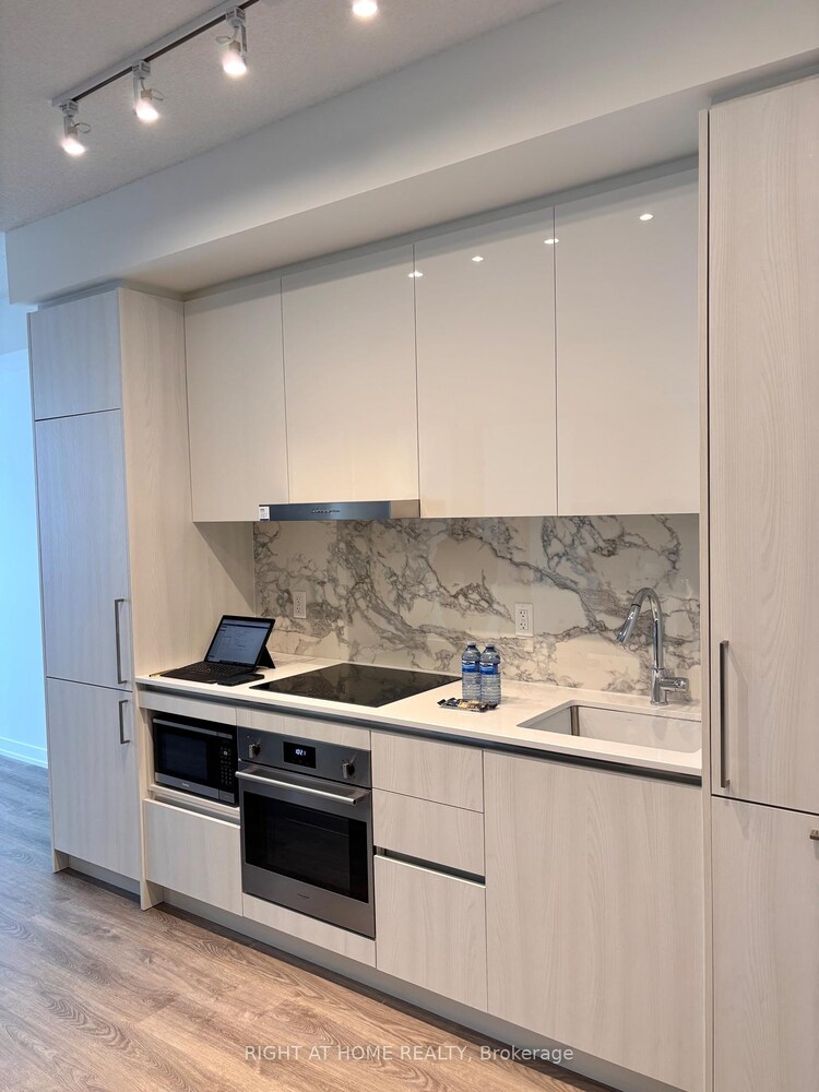 195 Commerce Street, Vaughan, ON, Vaughan Corporate Centre