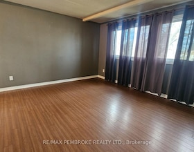 5 Selkirk Street, Renfrew, ON , MLS #X13579448 , Image - 1