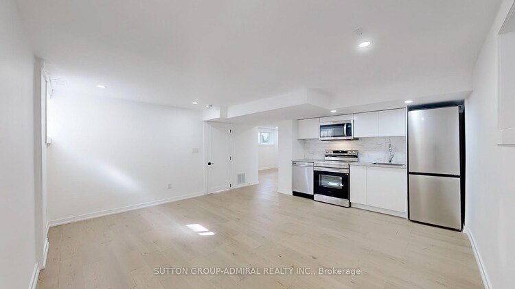 118 Clifton Avenue, Toronto, ON, Bathurst Manor