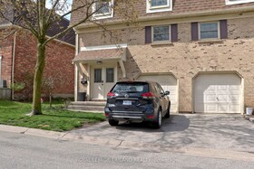 900 Pond View Road, Middlesex, ON , MLS #X12106112 , Image - 1