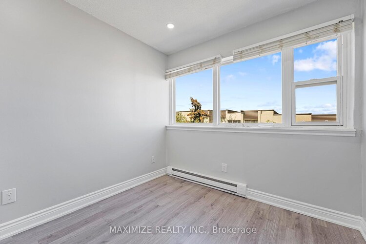 1055 Dundas Street E, Mississauga, ON, Applewood