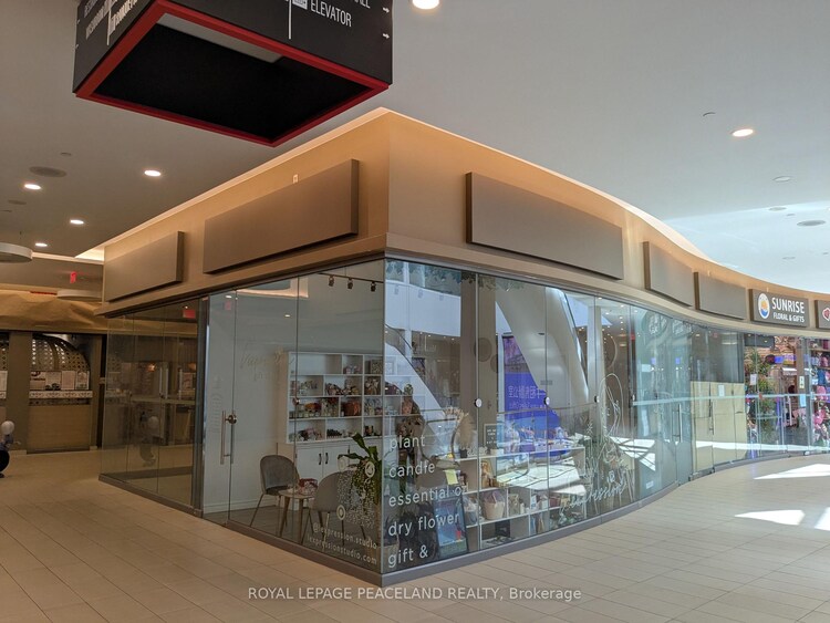 9390 Woodbine Avenue, Markham, ON, Cachet