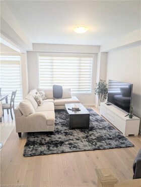 32 Crossmore Crescent, Waterloo, ON , MLS #40722186 , Image - 1