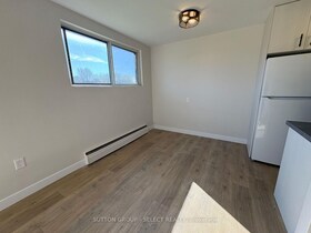 1825 Whitney Street, Middlesex, ON , MLS #X12108895 , Image - 1