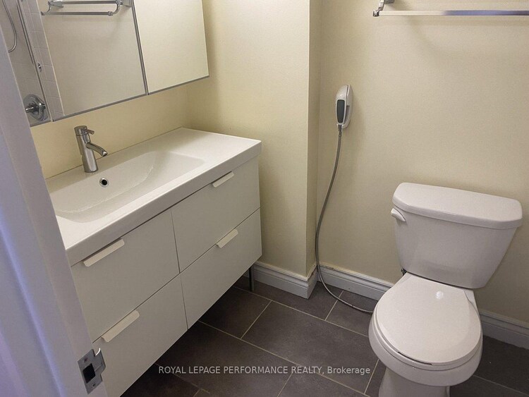 515 St Laurent Boulevard, Manor Park - Cardinal Glen and Area, ON, 3103 - Viscount Alexander Park