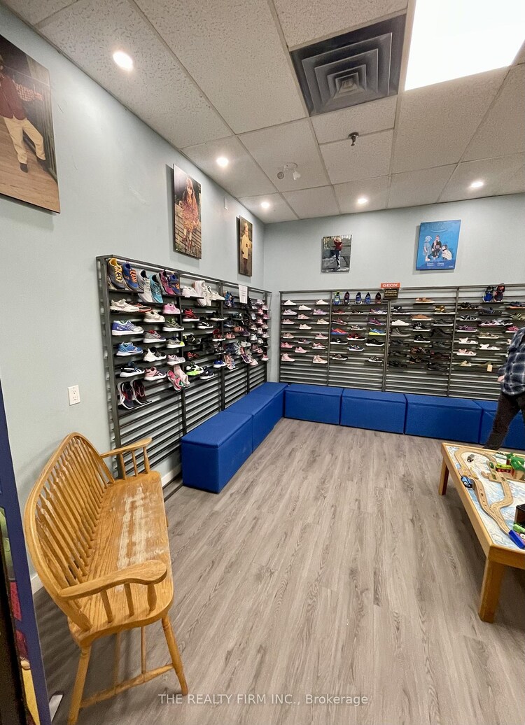 1225 Wonderland Road N, London North, ON, North I