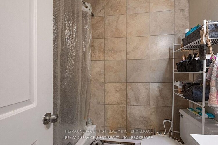 240 Wellington Street, Kingston, ON, 22 - East of Sir John A. Blvd