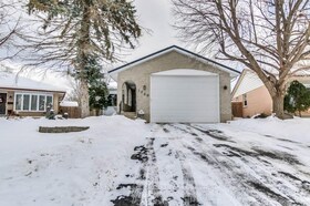 1049 Mahogany Crescent, Middlesex, ON , MLS #X12113758 , Image - 1