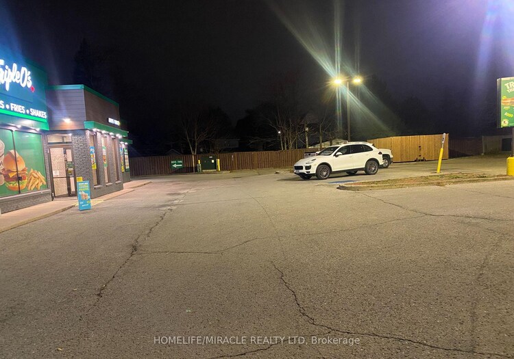 6363 Lundy's Lane, Niagara Falls, ON, 215 - Hospital