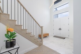 860 Kleinburg Drive, Middlesex, ON , MLS #X12115577 , Image - 1