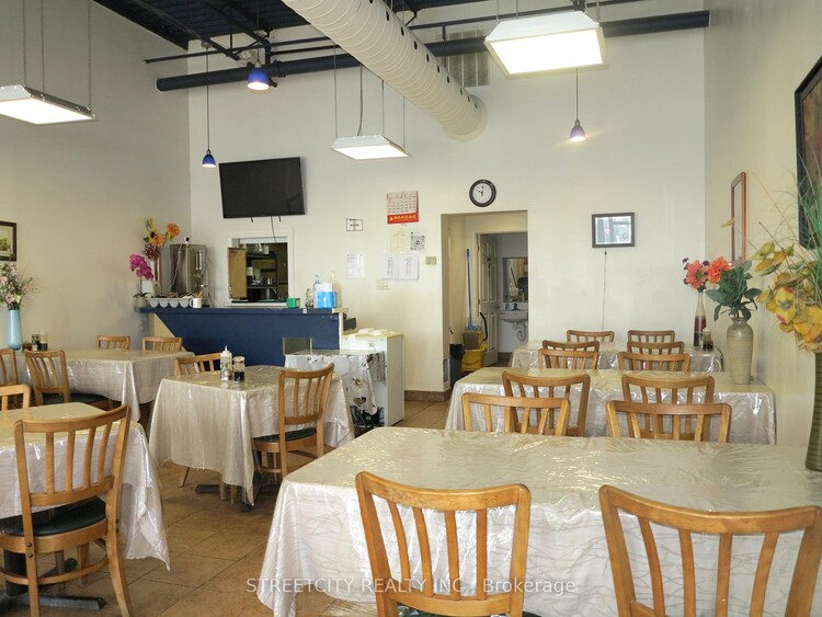 611 Wonderland Road N, London North, ON, North N