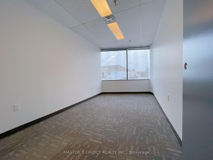 160 Traders Boulevard E, Mississauga, ON, Gateway