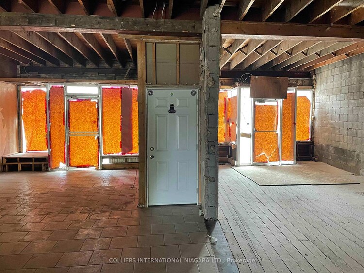 5916 Main Street, Niagara Falls, ON, 216 - Dorchester