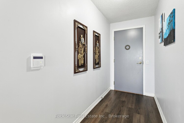 35 Kingsbridge Garden Circle, Mississauga, ON, Hurontario