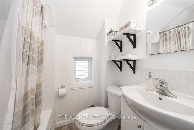 223 Carruthers Avenue, West Centre Town, ON, 4202 - Hintonburg