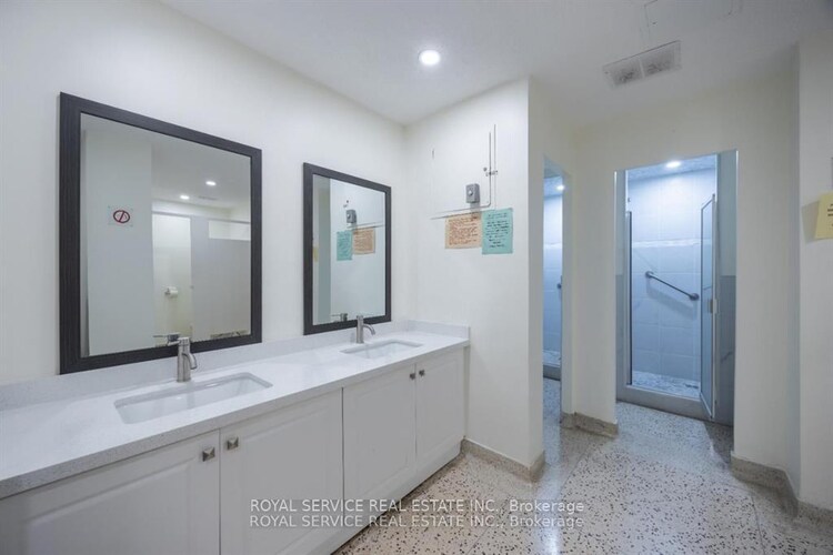 10 Parkway Forest Drive, Toronto, ON, Henry Farm