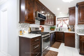 34 SKYVIEW Drive, Hamilton, ON , MLS #X12118563 , Image - 1