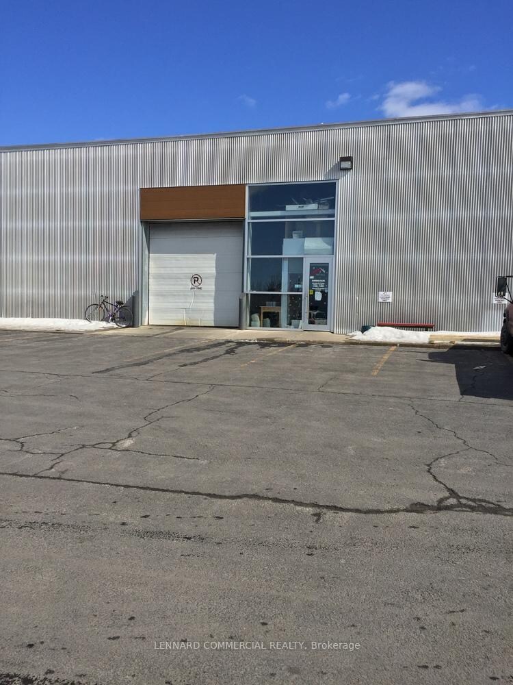 1084 Kenaston Street, Alta Vista and Area, ON, 3601 - Eastway Gardens/Industrial Park