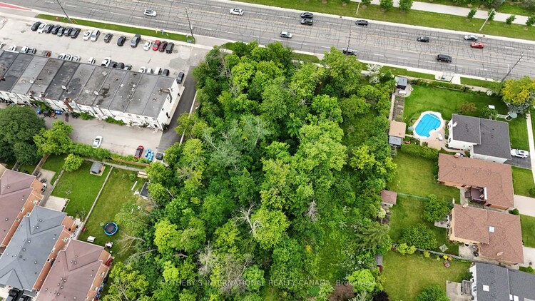 1050 BURNHAMTHORPE Road E, Mississauga, ON, Applewood