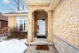 724 Garden Court, Oxford, ON , MLS #X12120038 , Image - 1