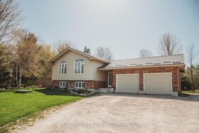 12120 GALE Road, Middlesex, ON , MLS #X12120066 , Image - 1