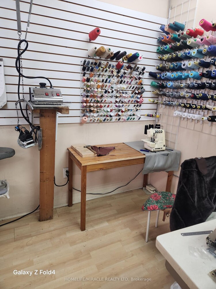 2323 Bloor Street W, Toronto, ON, High Park-Swansea