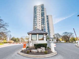 1360 Rathburn Road E, Mississauga, ON