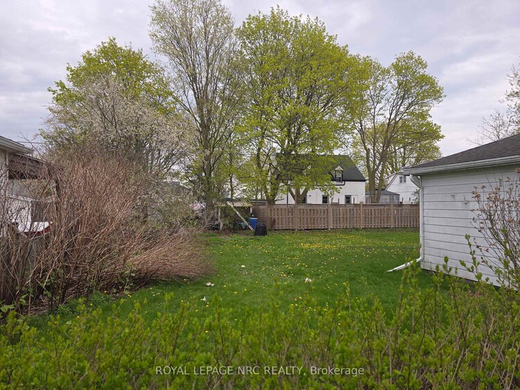 126 Oakwood Street, Port Colborne, ON, 877 - Main Street