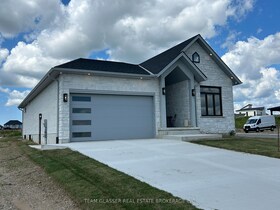 70 Benner Boulevard, Middlesex, ON , MLS #X12121582 , Image - 1